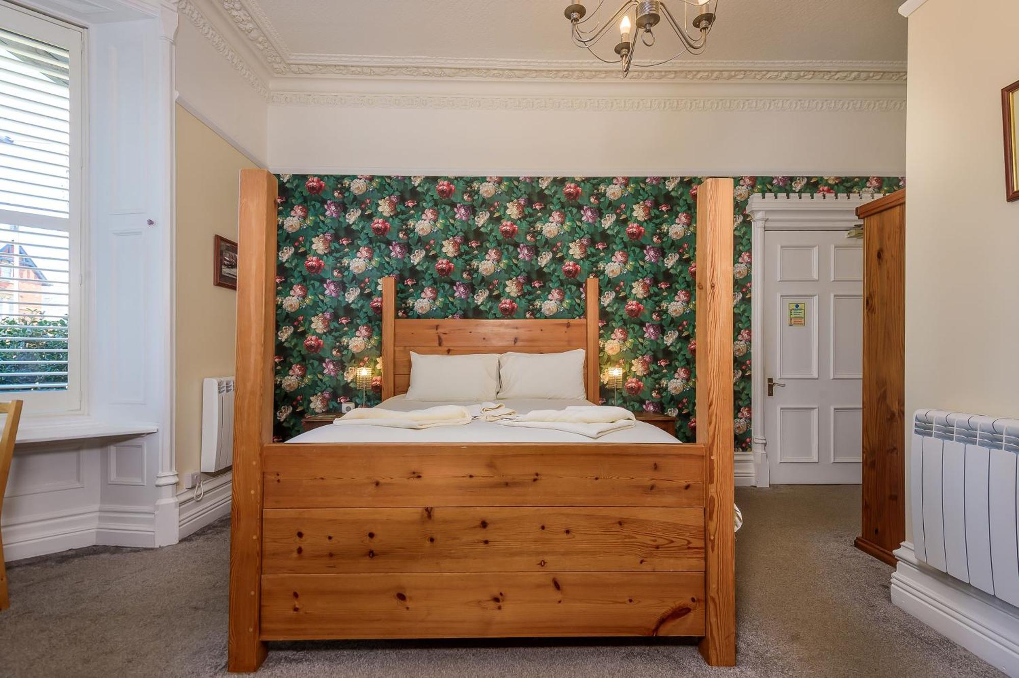 Bed and Breakfast Hillcrest Вітбі Екстер'єр фото